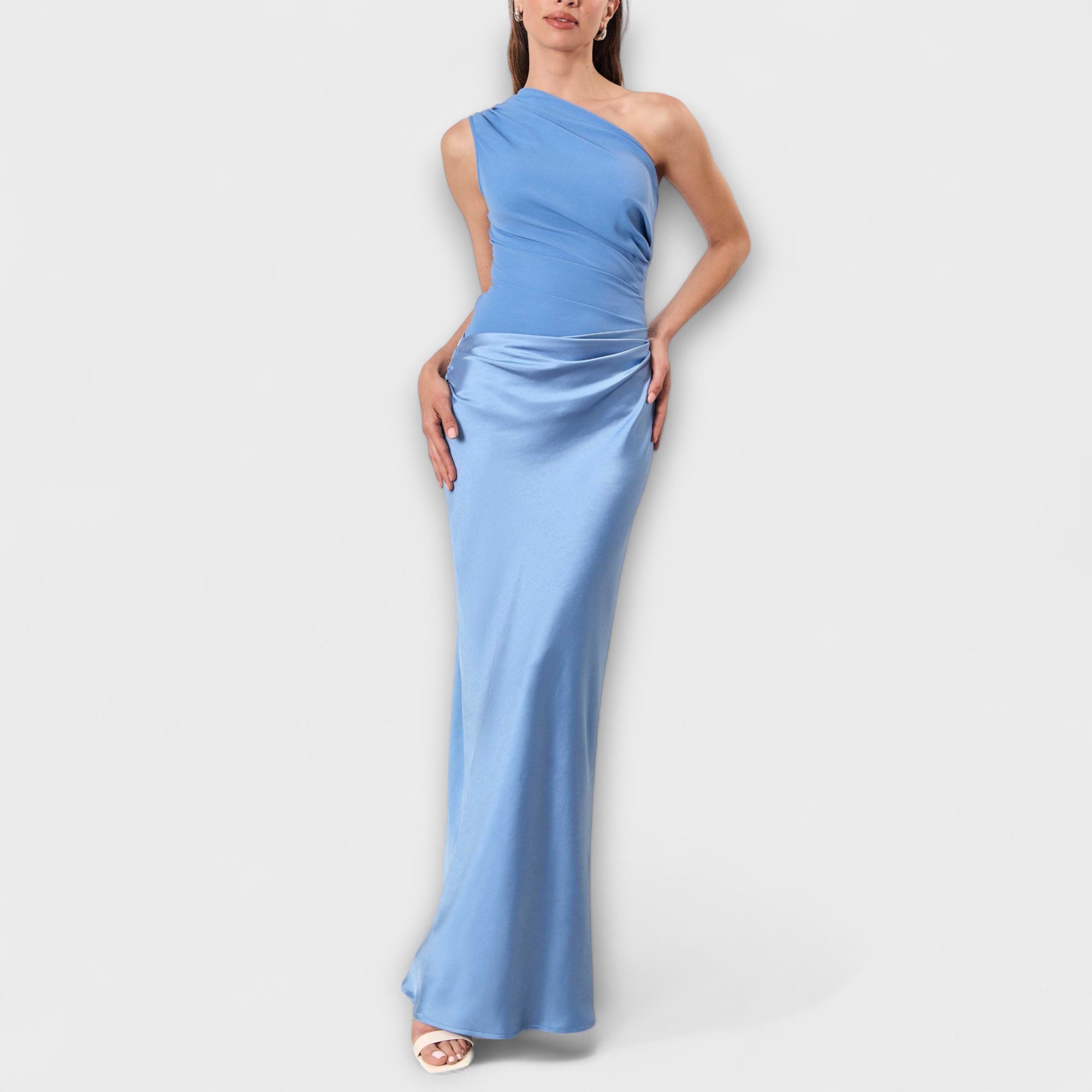 Elegáns maxi ruha egy vállal